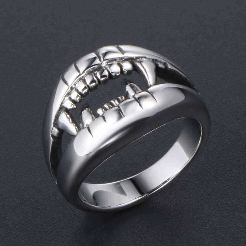 Men's Exaggerated Retro Tooth Ring